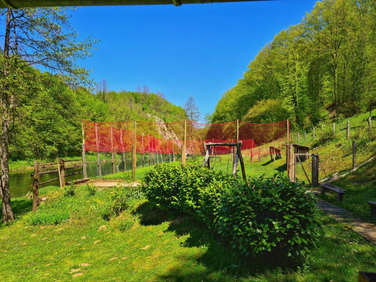 Holiday Home Radocaj スルニュ エクステリア 写真